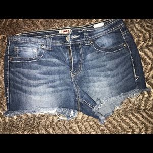 LEI Sophia Hipster flare jean shorts